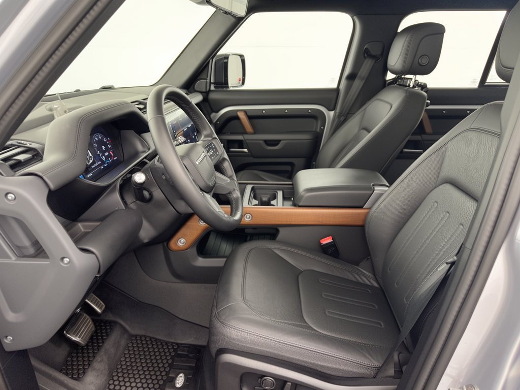 Used 2024 Land Rover Defender 110 X AWD/4WD image 5