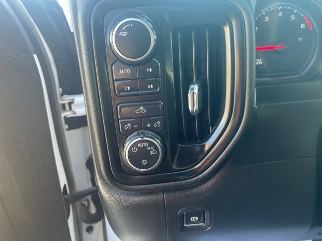 Used 2019 Chevrolet Silverado 1500 Custom Trail Boss w/ Custom Convenience Package AWD/4WD image 11