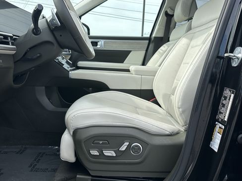 Used 2025 Hyundai Santa Fe Calligraphy FWD image 9