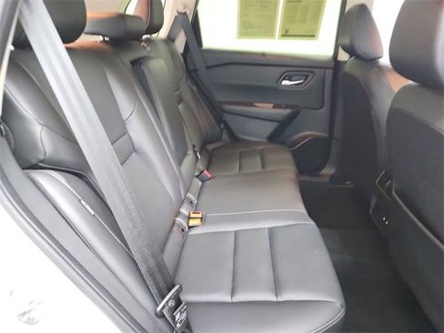 Used 2025 Nissan Rogue SL w/ Tech Package image 41