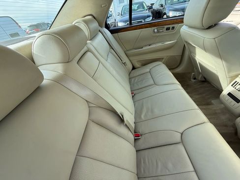 Used 2010 Cadillac DTS Platinum image 39