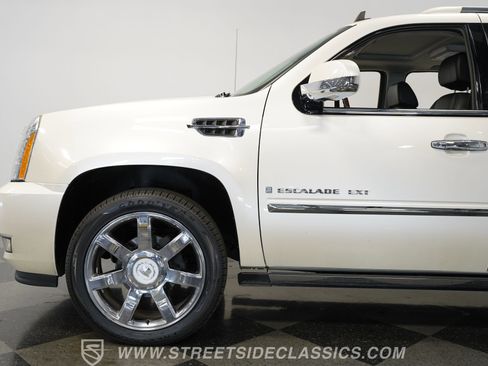 Used 2009 Cadillac Escalade EXT image 25