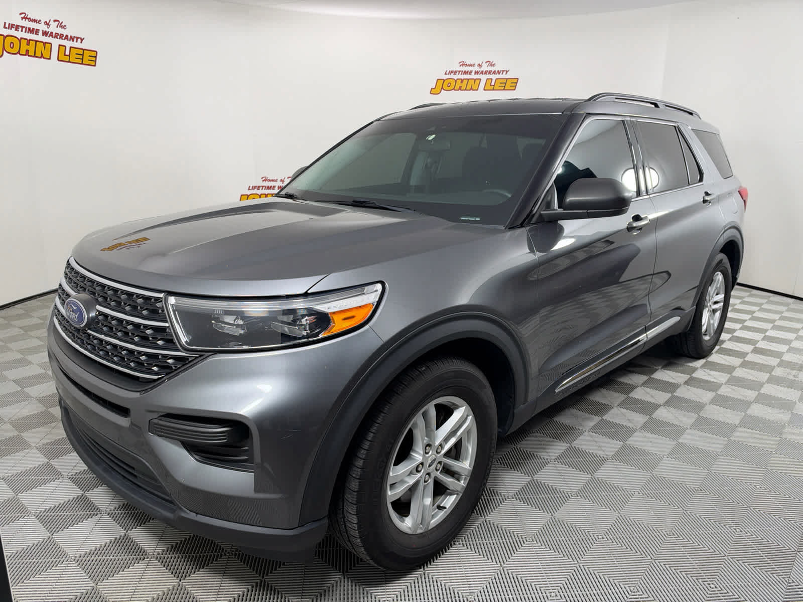 Used 2024 Ford Explorer XLT RWD image 1