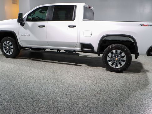 Used 2023 Chevrolet Silverado 2500 Custom w/ Custom Convenience Package image 10