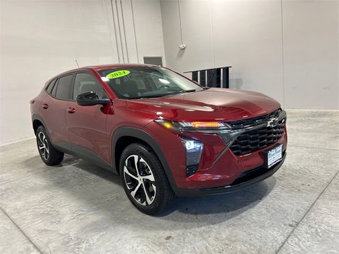 Used 2024 Chevrolet Trax RS w/ Driver Confidence Package image 4