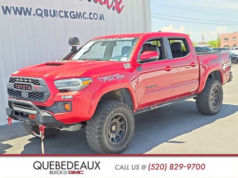 Used 2022 Toyota Tacoma TRD Sport w/ TRD Premium Sport Package AWD/4WD image 3