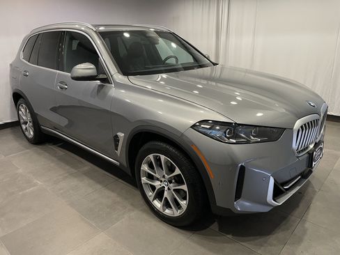 Used 2025 BMW X5 xDrive40i w/ Premium Package AWD/4WD image 3