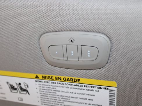 Used 2023 Chrysler Pacifica Limited FWD image 54