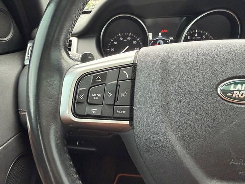 Used 2017 Land Rover Discovery Sport HSE Luxury image 15