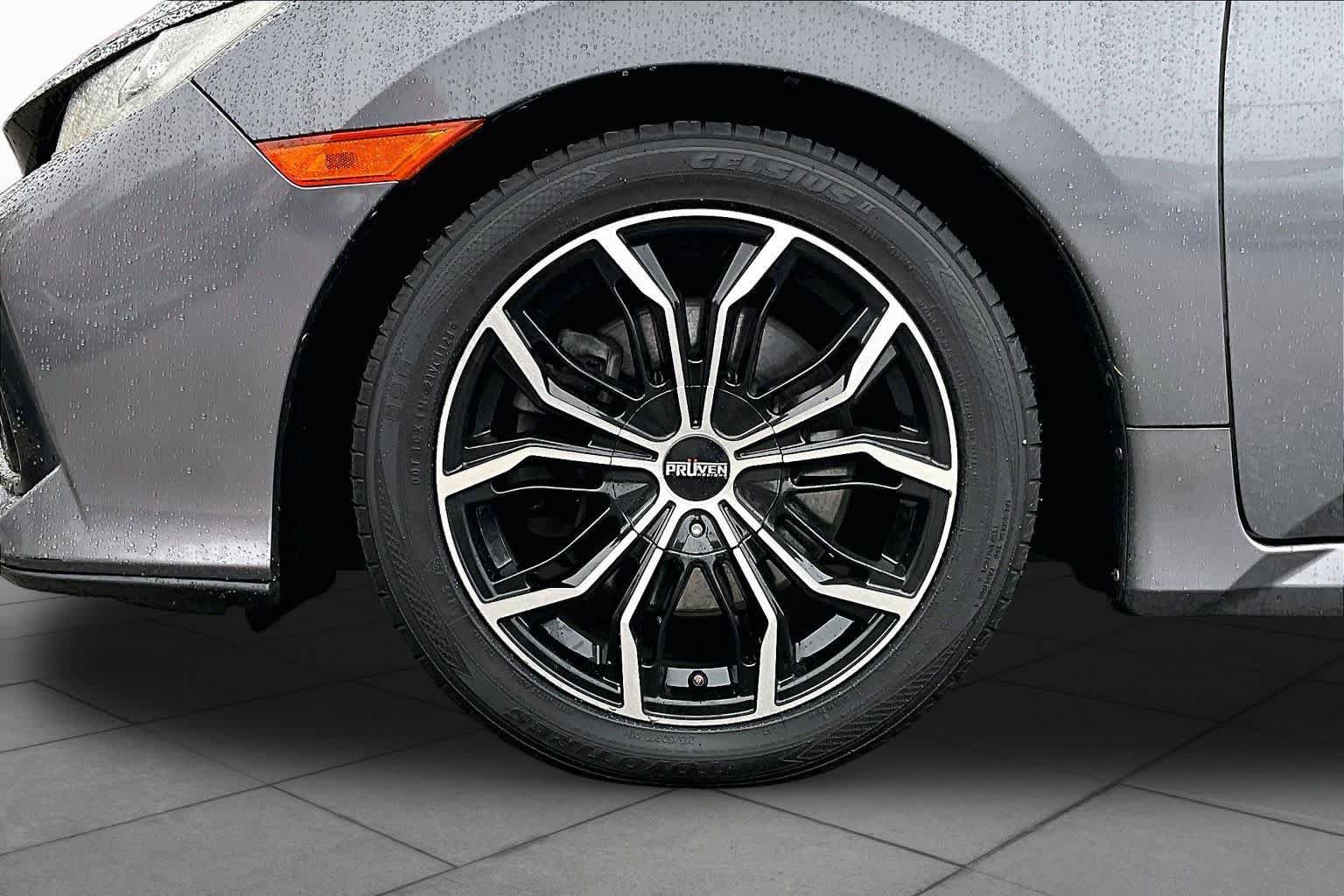 Used 2018 Honda Civic Si image 11