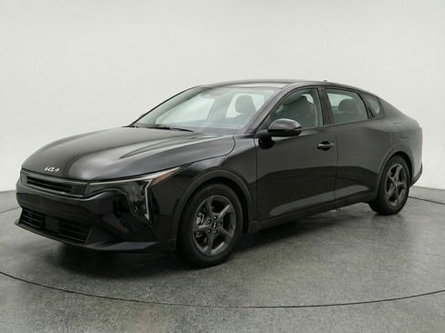 Used 2025 Kia K4 LXS image 3