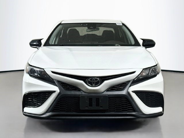Used 2021 Toyota Camry SE FWD image 2