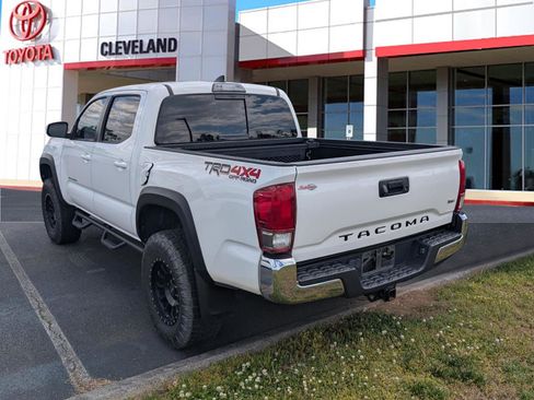 Used 2017 Toyota Tacoma TRD Off-Road w/ Tow Package (A/T) image 5