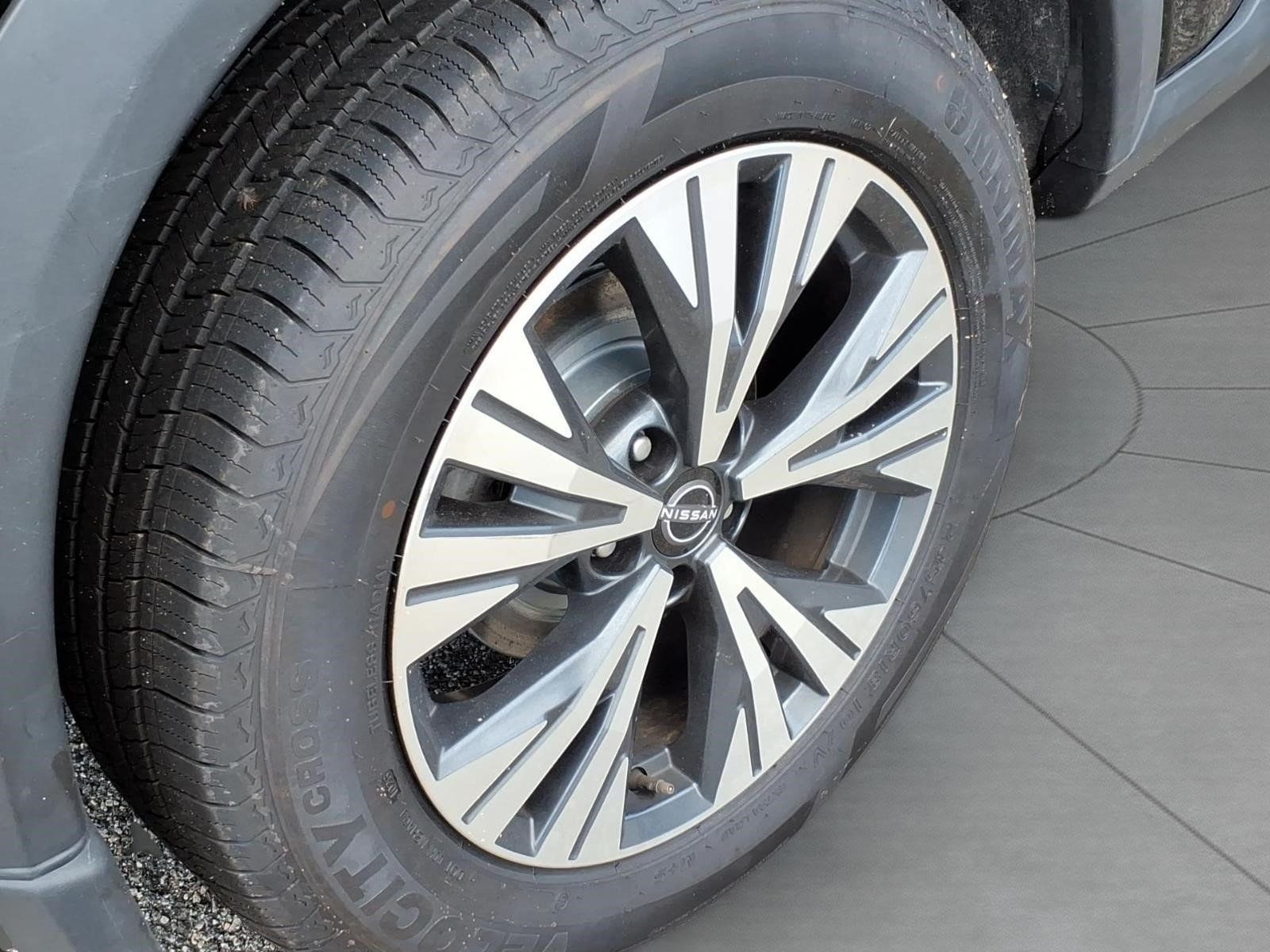 Used 2023 Nissan Rogue SV AWD/4WD image 6