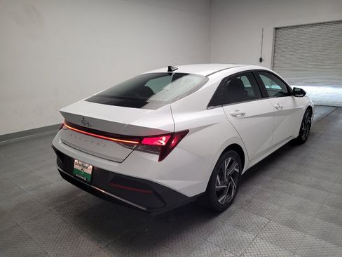 Used 2025 Hyundai Elantra SEL FWD image 9