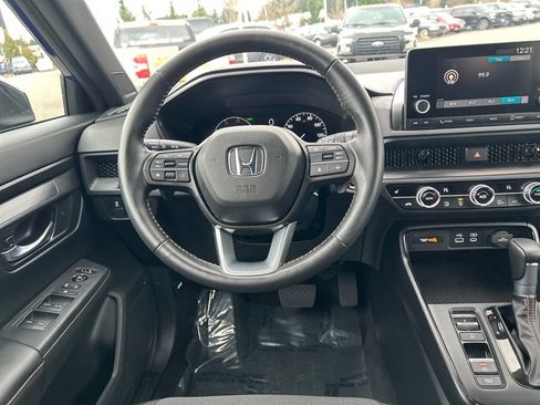 Used 2025 Honda CR-V Sport image 8