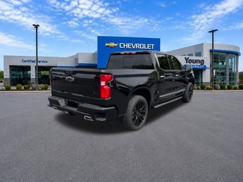 Used 2025 Chevrolet Silverado 1500 High Country AWD/4WD image 7