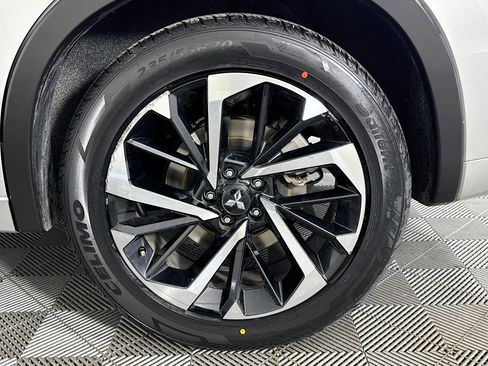 Used 2024 Mitsubishi Outlander SEL Black Edition image 36