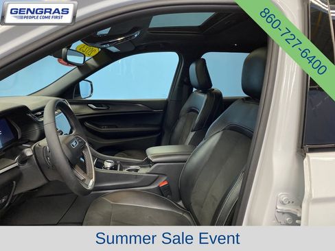 Used 2023 Jeep Grand Cherokee L Laredo AWD/4WD image 11