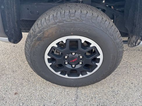 Used 2025 Toyota Tacoma TRD Off-Road AWD/4WD image 22