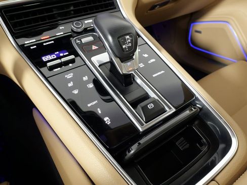 Used 2021 Porsche Panamera 4 image 64