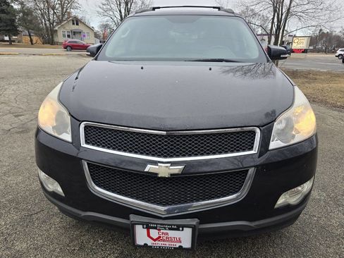 Used 2011 Chevrolet Traverse LT image 2