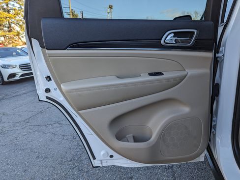 Used 2021 Jeep Grand Cherokee Limited image 36