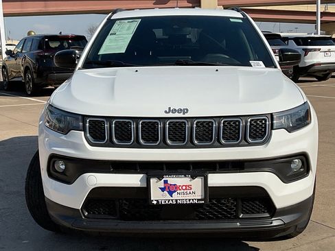 Used 2023 Jeep Compass Latitude image 3