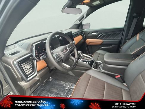 Used 2025 GMC Canyon AT4 w/ Technology Plus Package AWD/4WD image 13