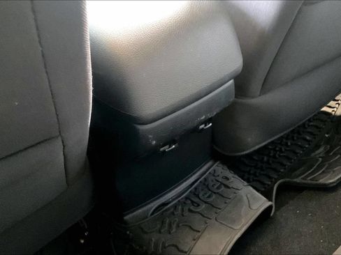 Used 2018 Jeep Wrangler Sport AWD/4WD image 10