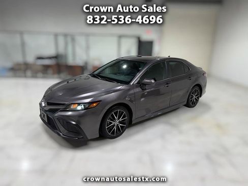 Used 2022 Toyota Camry SE FWD image 1