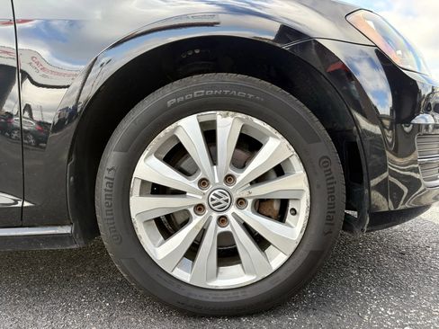 Used 2017 Volkswagen Golf S image 23