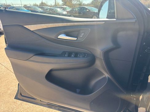 Used 2025 Buick Envista Sport Touring image 18