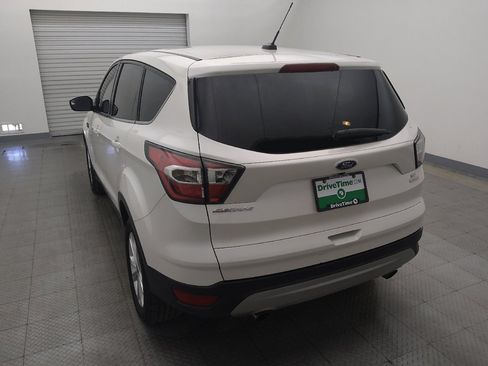 Used 2017 Ford Escape SE FWD image 6