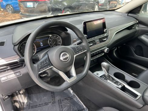 Used 2025 Nissan Altima 2.5 SV image 34