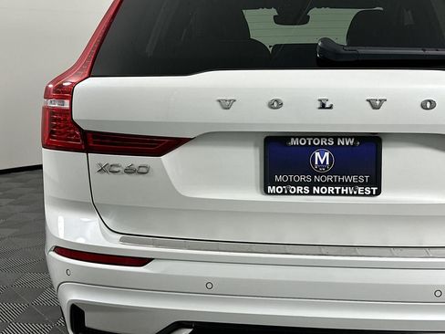 Used 2023 Volvo XC60 B5 Plus image 13