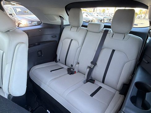 Certified 2025 MAZDA CX-90 3.3 Turbo w/ Preferred Package image 19