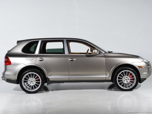 Used 2009 Porsche Cayenne Turbo S image 12