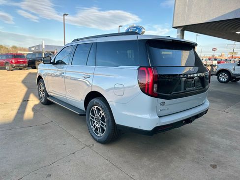New 2025 Ford Expedition Active image 14