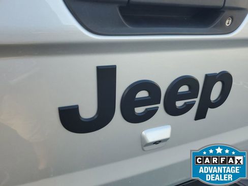 Used 2023 Jeep Gladiator Sport image 40