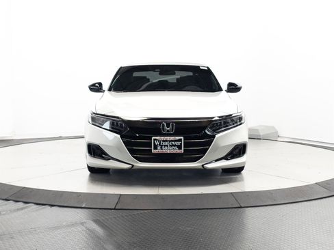 Used 2022 Honda Accord Sport image 2