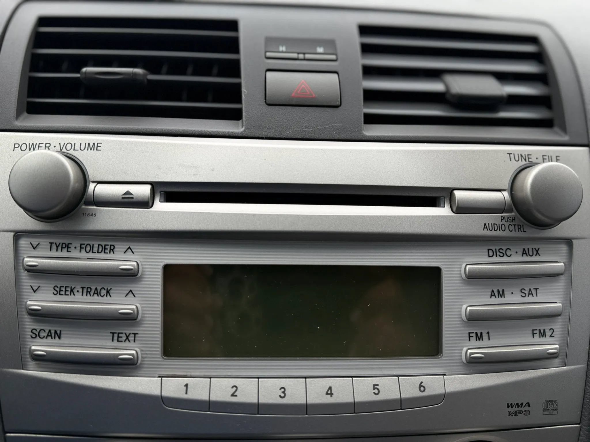 Used 2010 Toyota Camry LE FWD image 17