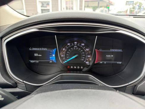 Used 2018 Ford Fusion SE w/ Fusion SE Technology Package FWD image 19
