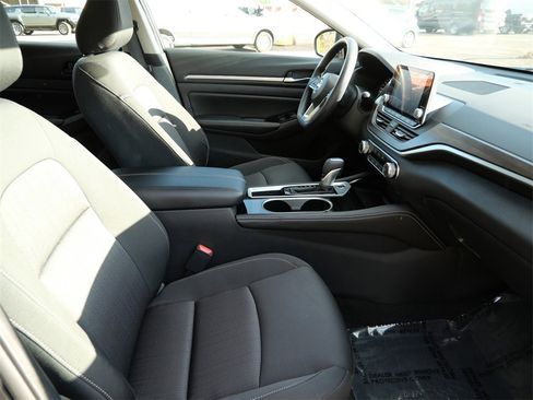Used 2023 Nissan Altima 2.5 SV image 8