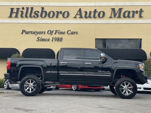 Used 2015 GMC Sierra 2500 Denali w/ Duramax Plus Package AWD/4WD image 4