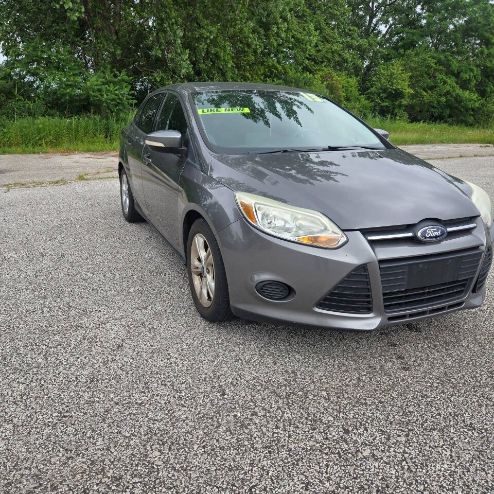 Used 2014 Ford Focus SE w/ SE Winter Package FWD image 2