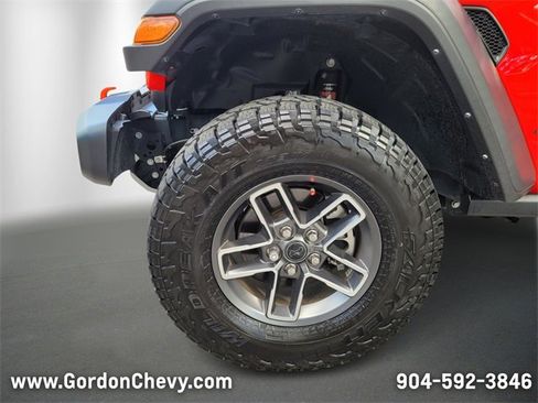 Used 2024 Jeep Gladiator Mojave w/ Convenience Group image 10