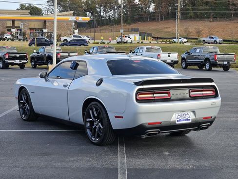 Used 2022 Dodge Challenger R/T w/ Plus Package image 4