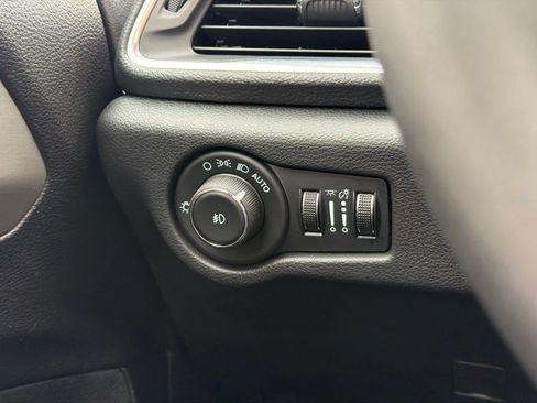 Used 2024 Chrysler Pacifica Limited w/ S Appearance Package AWD/4WD image 19