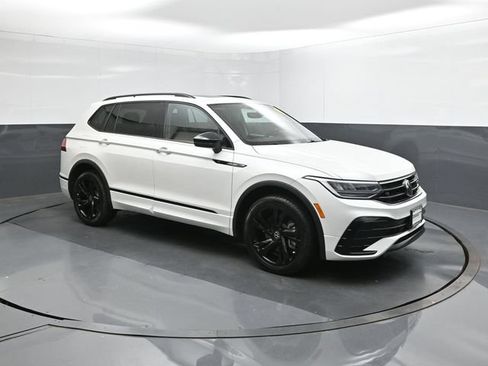 Used 2023 Volkswagen Tiguan SE R-Line FWD image 26